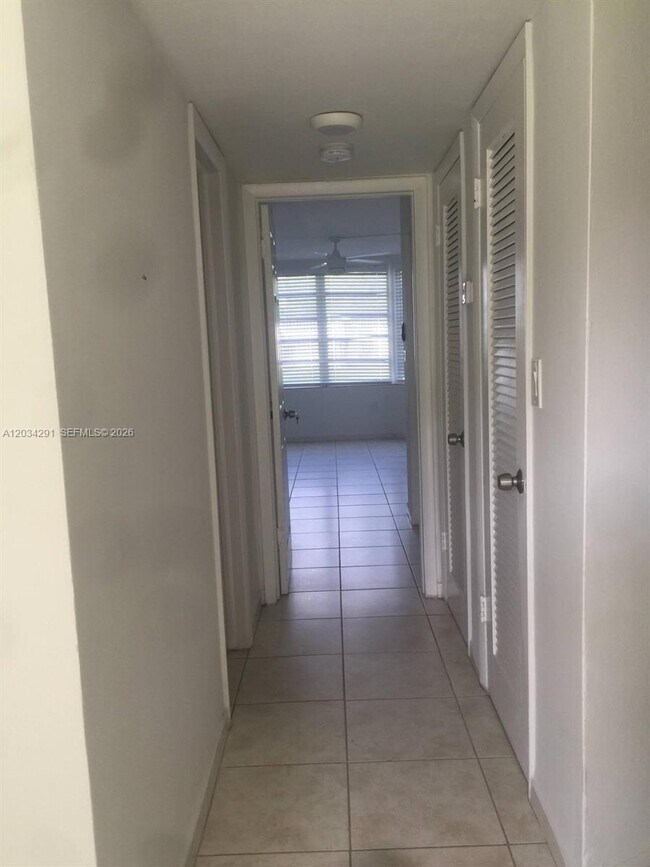 Foto del edificio - 1351 NE 191st St