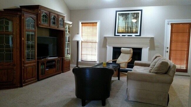 Foto del edificio - 512 Whistlestop Cir