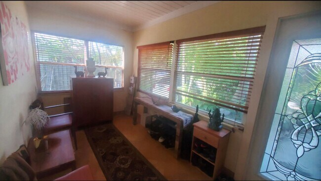 Building Photo - 215 N Palmway