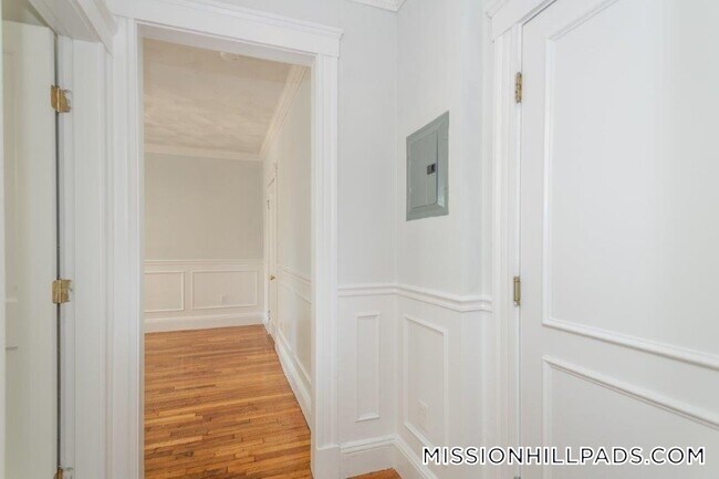 Building Photo - 49 Worthington St