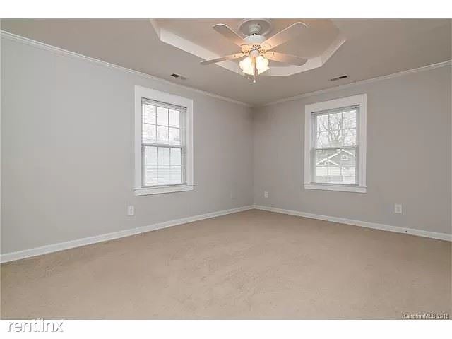 Building Photo - 3 br, 2.5 bath House - 616 South Torrence ...