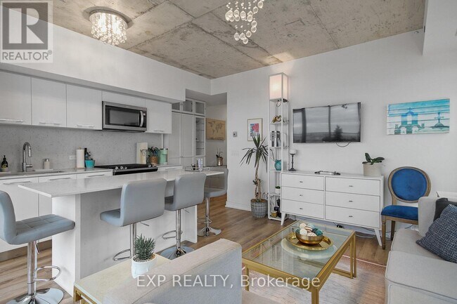 Photo du bâtiment - 25 Baseball Pl