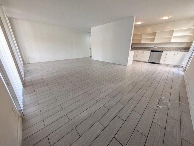 Foto del edificio - 4150 Hillcrest Dr