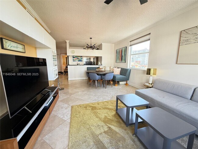 Foto del edificio - 17145 N Bay Rd