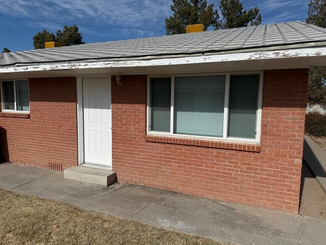 Building Photo - 3717 Alamogordo Dr NW