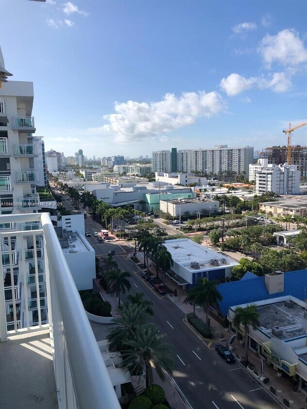 Foto del edificio - 6969 Collins Ave