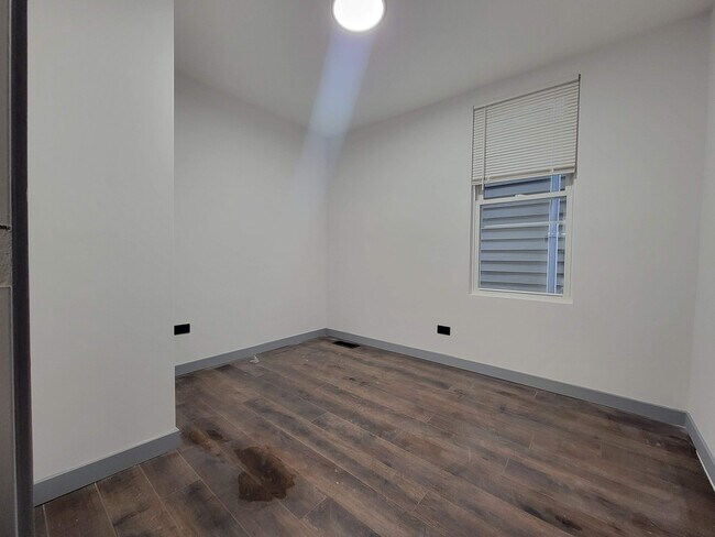 Foto del edificio - 1833 W 21st St