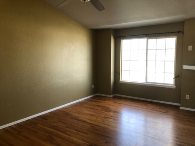Building Photo - 408 Rollingwood Dr