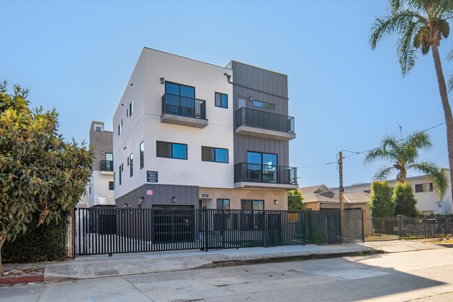 Building Photo - 4656 Lomita St