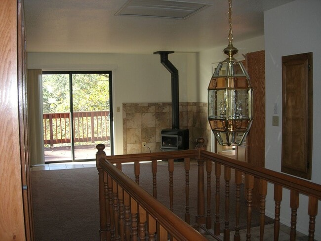 Building Photo - Very nice and comfortable Alta Sierra Home