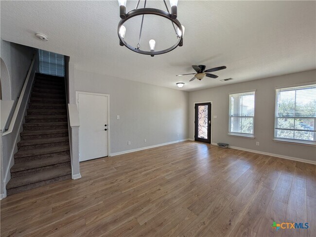 Foto del edificio - 248 Oak Creek Way