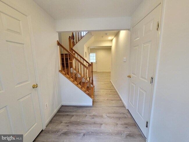 Building Photo - 7128 Fox Harbor Way