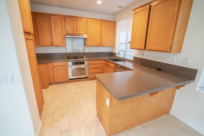 Building Photo - Stevenson Ranch 3 Bedroom Home for Rent!