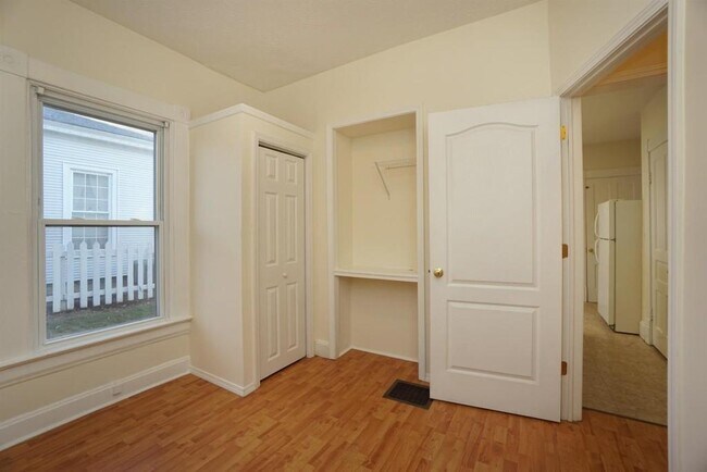 Building Photo - 402 E Mulberry St