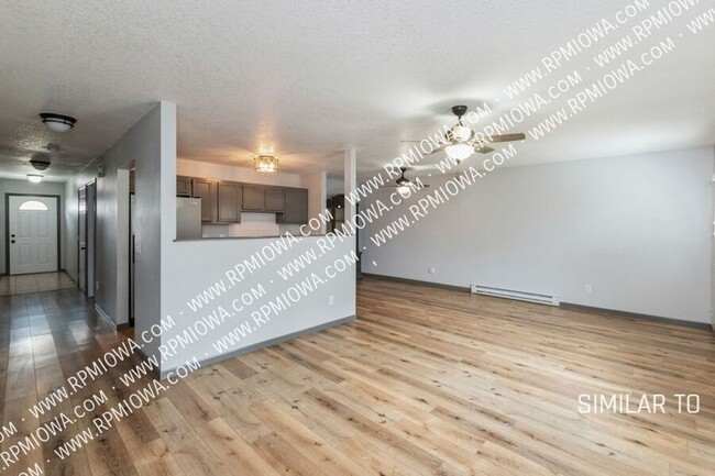 Foto del edificio - UPDATED!! 3 Bedroom, 1 Bath Townhome in Gr...