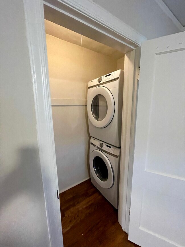 New LG washer and dryer - 147 N Evergreen St