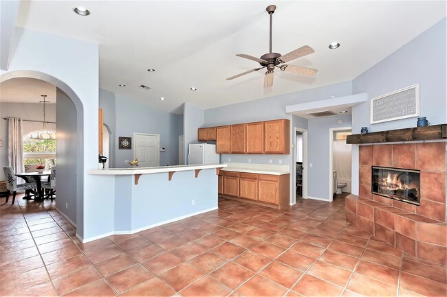 Building Photo - 9830 Valencia Dr