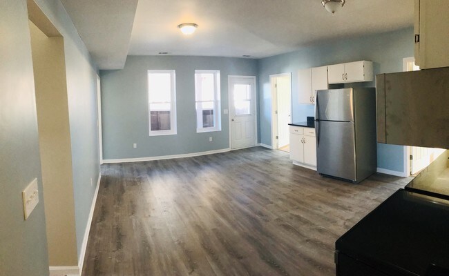 Building Photo - 801 Chicopee St