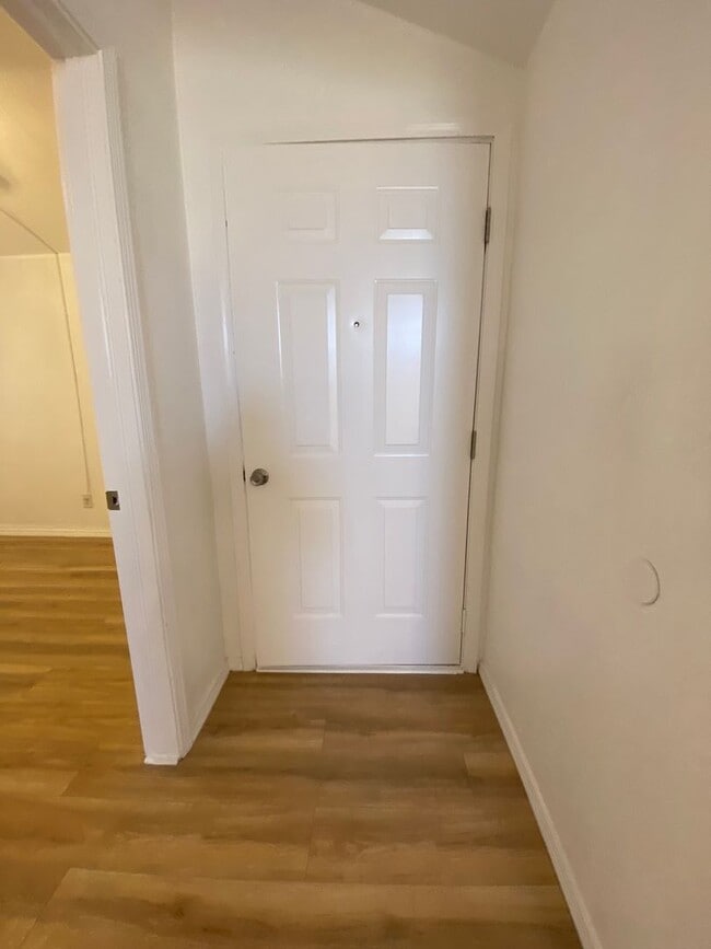 Building Photo - EASTSIDE DUPLEX FOR RENT