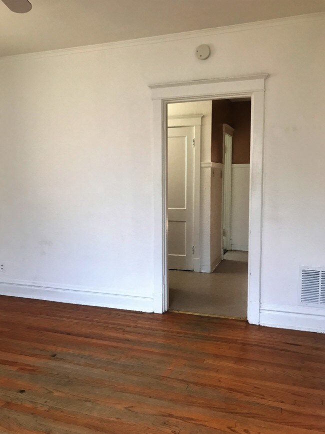 Building Photo - 4544 Flad Ave