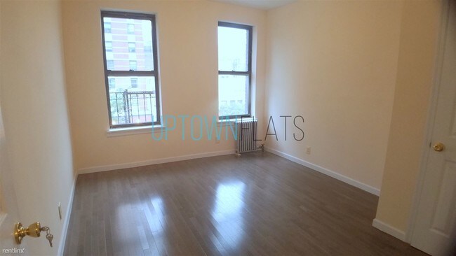 Foto del edificio - 3 br, 1 bath Apartment - 69 Nagle Ave