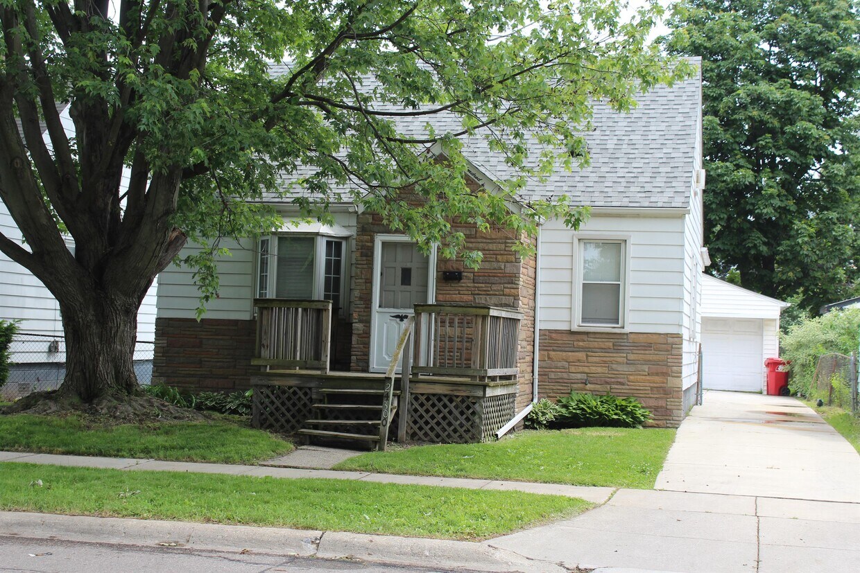 24300 Schroeder Ave, Eastpointe, MI 48021 House Rental in Eastpointe, MI