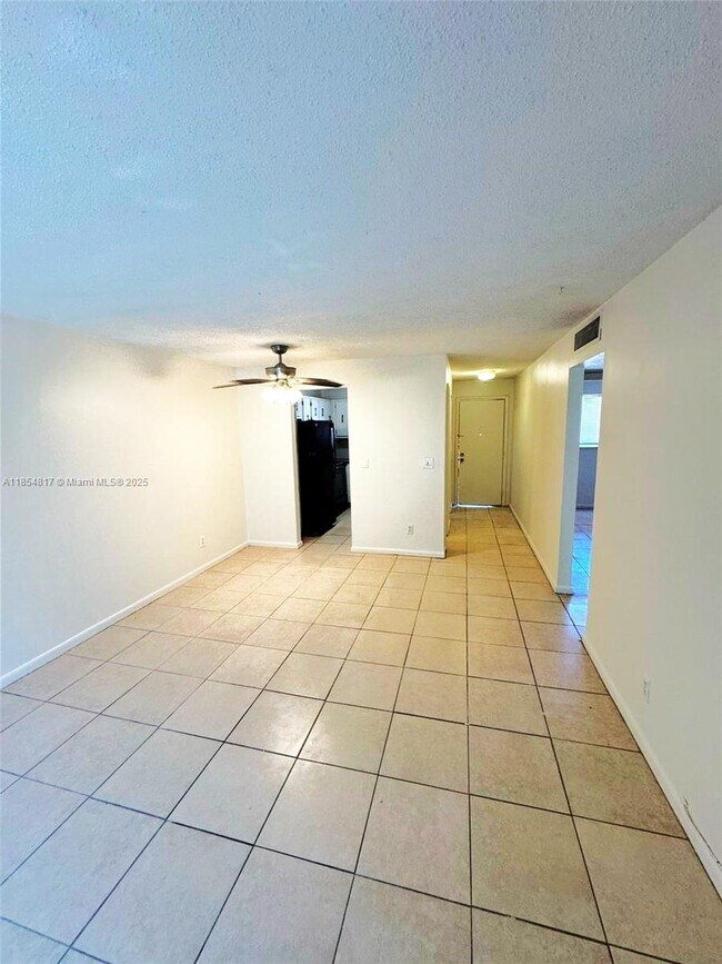 Foto del edificio - 932 W Kalmia Dr