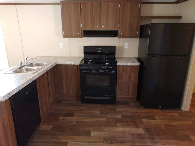 Building Photo - 212 E 5th Ave