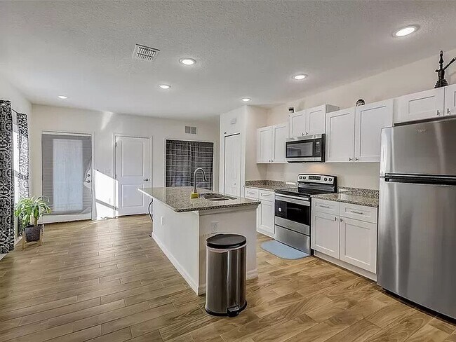 Foto del edificio - 97 N Goldwyn Ave
