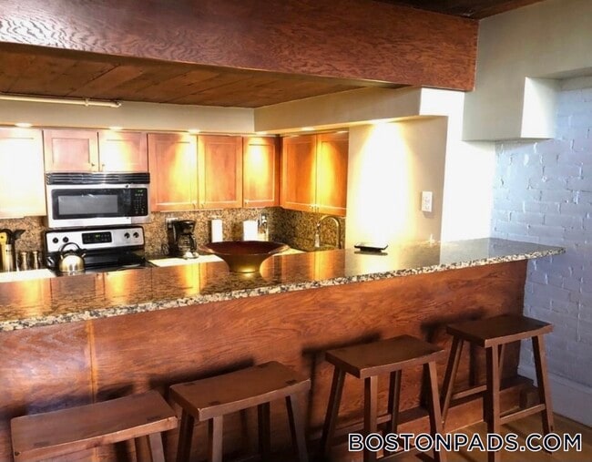 Building Photo - 113 Beacon St