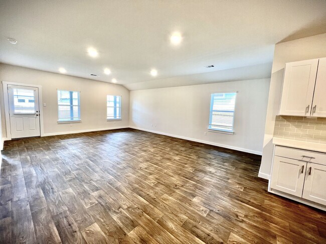 Building Photo - 321 Merriman Rd