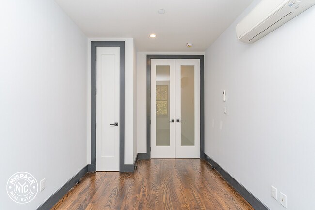 Foto del edificio - 1176 Park Pl