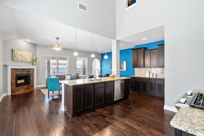 Building Photo - 2109 Maplewood Dr