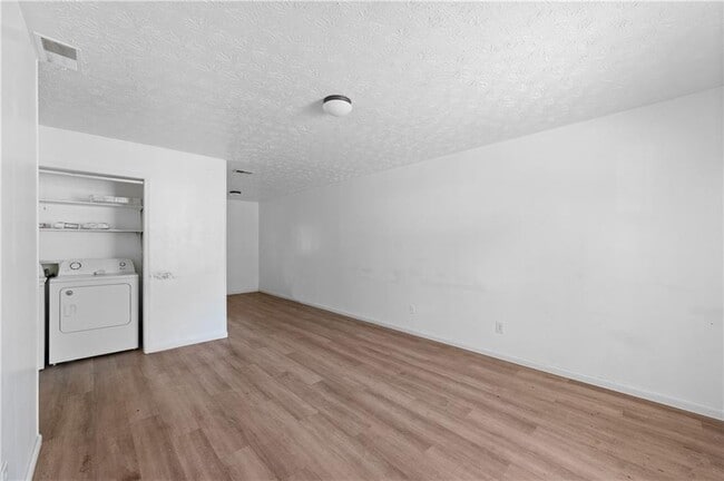 Building Photo - 1008 Davis St