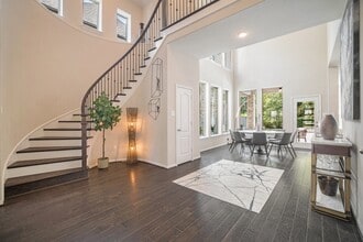 Building Photo - 206 Liatris Ct