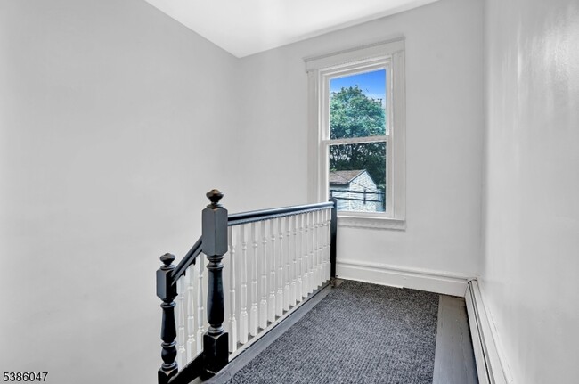 Building Photo - 49 Tichenor Terrace