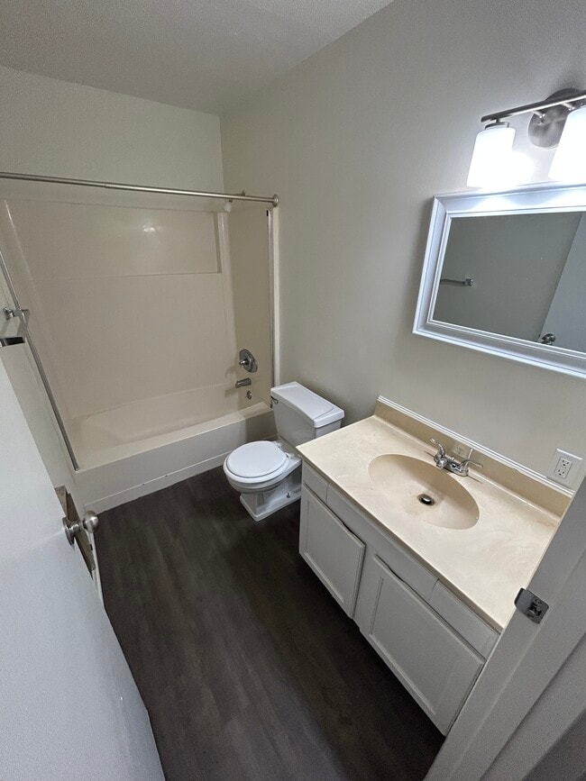 Building Photo - Riverside Place Apartments