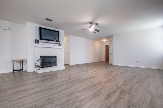 Building Photo - 12685 Drexel St