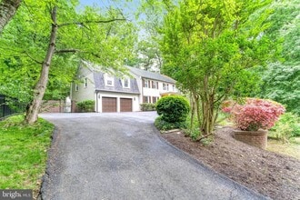 Building Photo - 7845 Old Dominion Dr