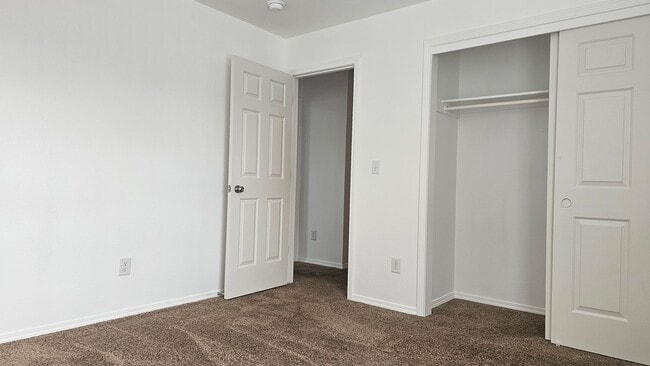 Building Photo - 1126 S Fern St