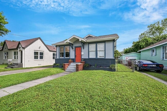 Building Photo - 4307 Ave Q 1/2