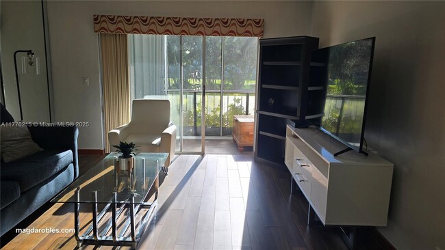 Foto del edificio - 1200 Hillcrest Ct
