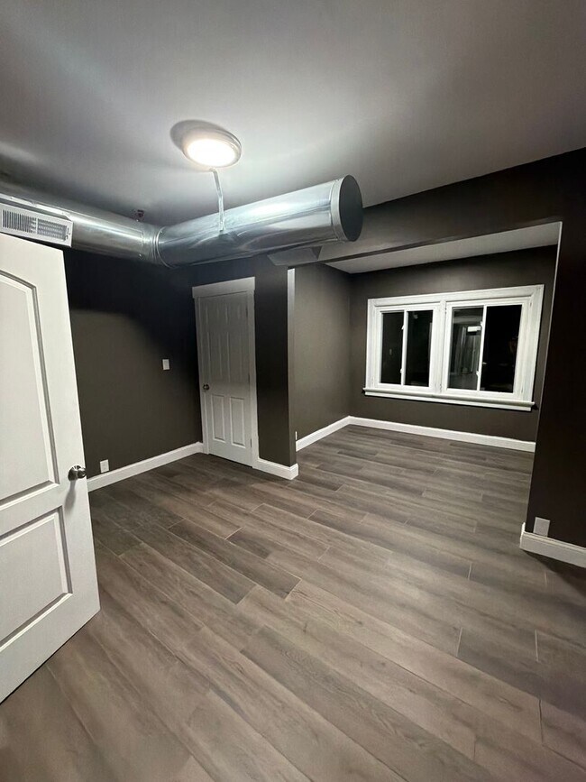 Foto del edificio - 2327 N Main St