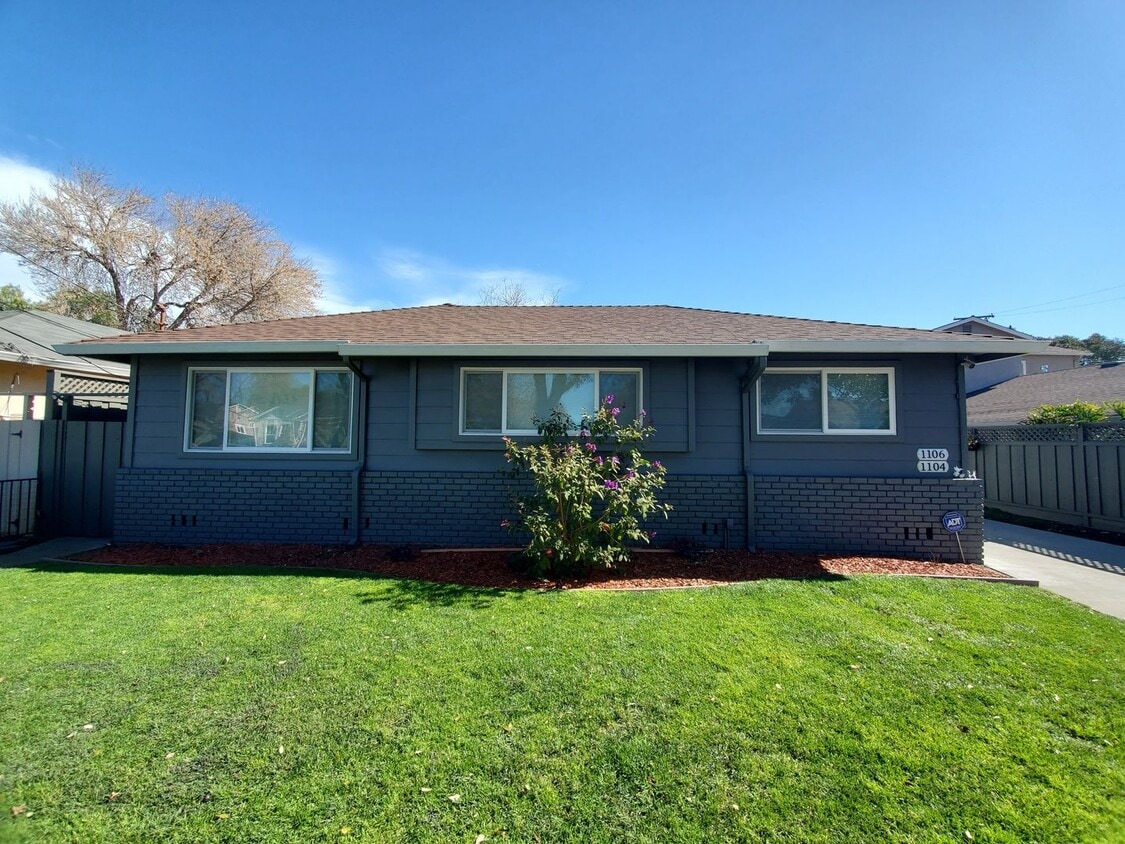 Primary Photo - Remodeled 2 bedrom duplex centrally locate...