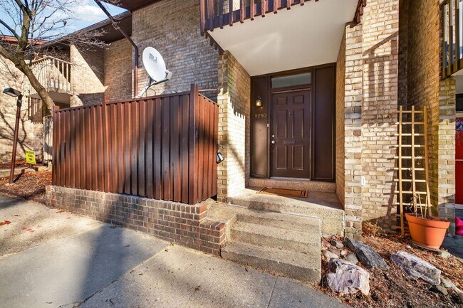 Foto del edificio - 9250 Three Oaks Dr