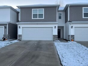 Building Photo - 4521 SE Ember Ln
