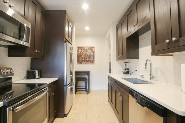 Foto del edificio - 528 Logan St