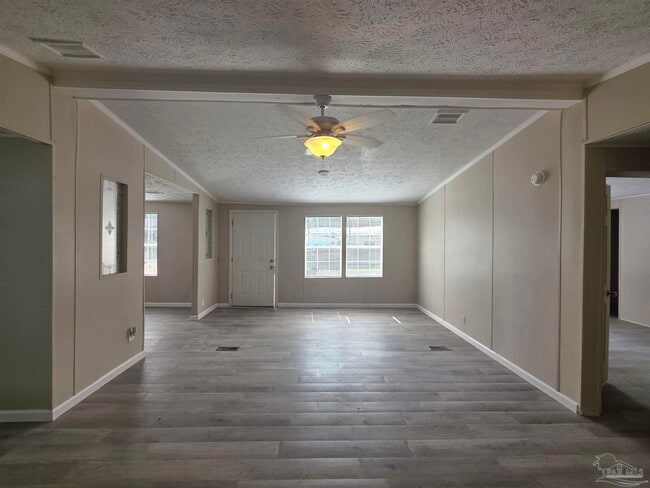 Foto del edificio - 8906 Figland Ave