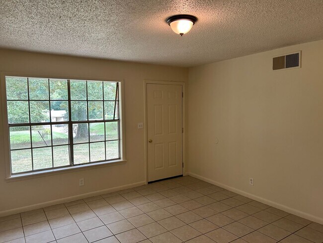 Foto del edificio - 685 Hill Rd