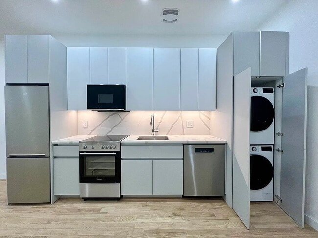 Building Photo - 187 Bond St